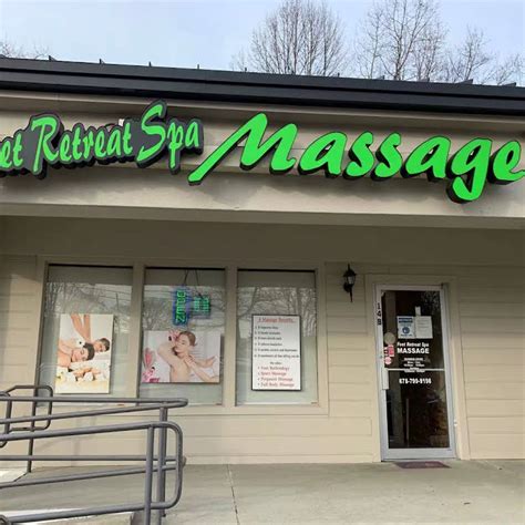 Massage pooler ga - Mittens + Boots (Winter) $300. 60min Calm Skin Facial with soothing Hydrojelly Mask + Eco-Fin Botanical oil hand treatment with heated mittens. 60min Pink Himalayan Salt Stone Massage with your choice of seasonal oils and Eco-Fin foot treatment with heated booties. Hot Chocolate, Cider, or Sparkling Cider. 